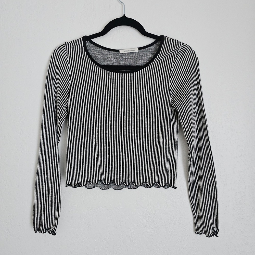 CAUTION TO THE WIND‎ Black White Stripe Lettuce Hem Crop Long Sleeve Top